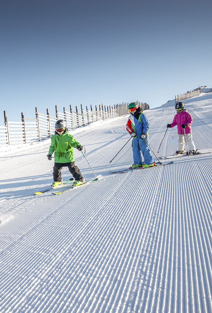 Ski-Ride-Snowboard-New-Zealand-FAMILY-ski